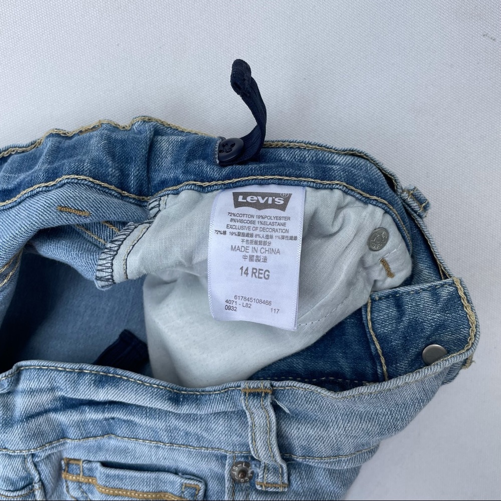Girl’s Levi’s Boyfriend Fit Cuffed Jean Shorts - Picture 4 of 7
